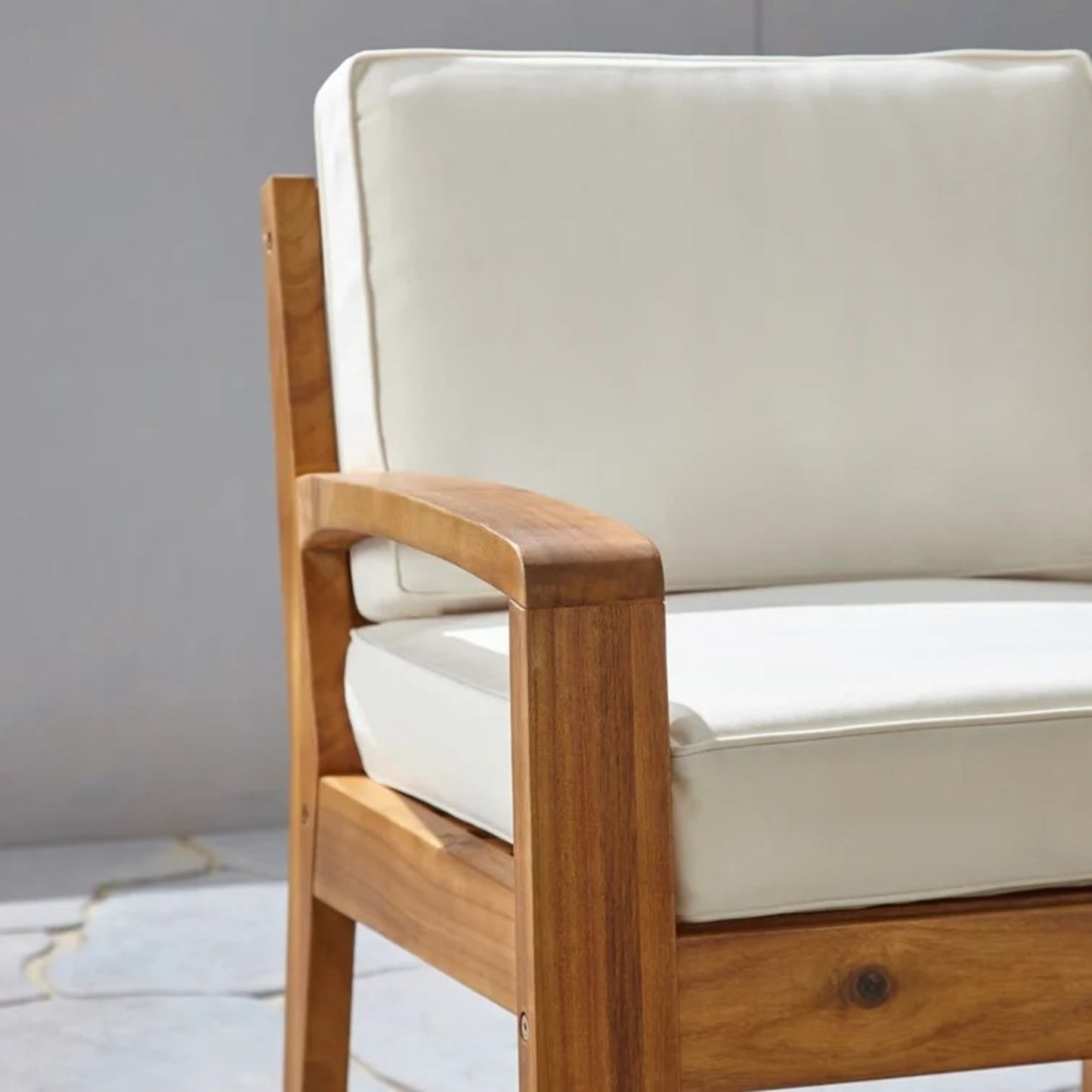 H&H Club Chair – Stylish & Comfortable Upholstered Armchair for Modern Living Rooms
