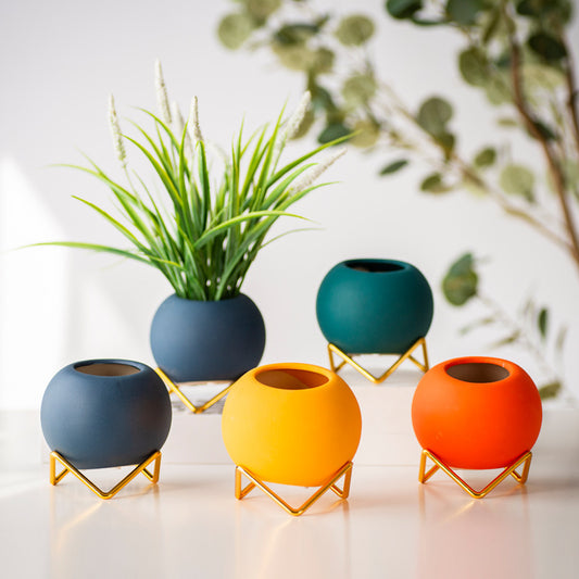 Creative Ceramic Vase – Modern Artisanal Home Décor Accent